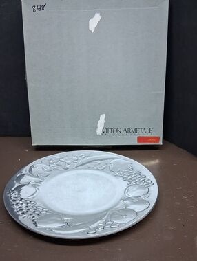 Wilton Armetale 13" Pewter Embossed Platter.